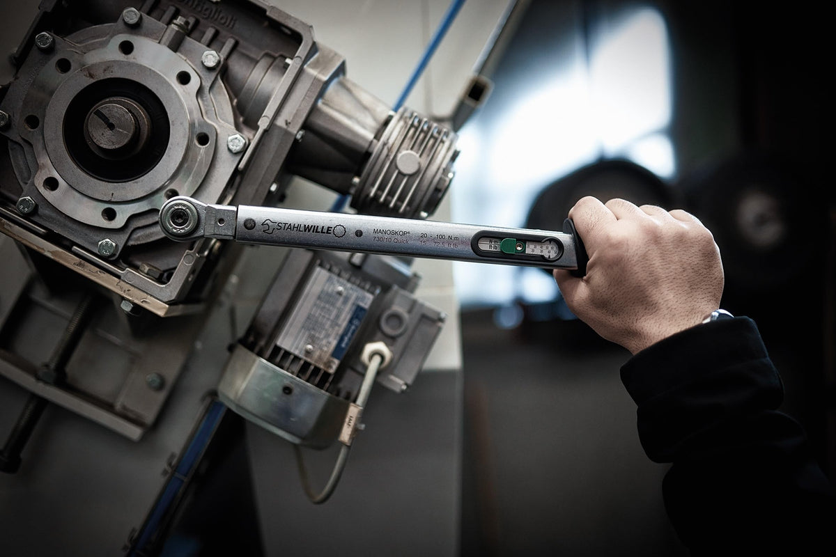 STAHLWILLE No. 730/40 Quick Torque Wrench Manoscope Triggering, Double Scale 80-400N·m/60-300ft·lb Tool Holder 14x18mm for Insertion Tools